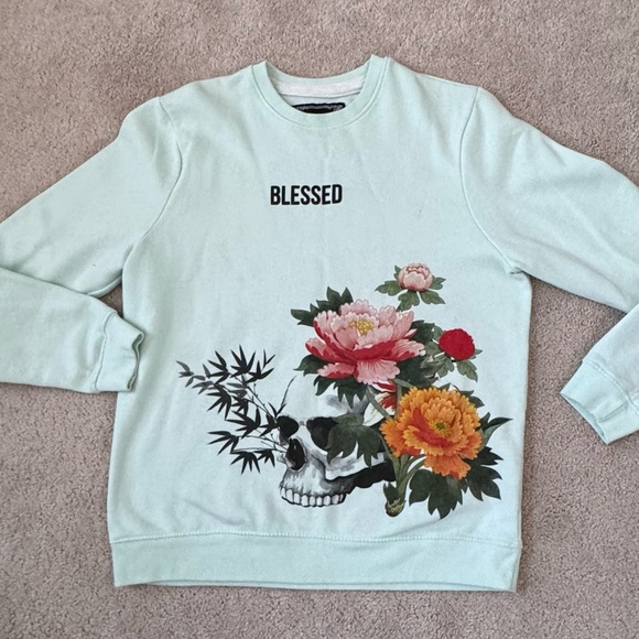 Blind Rooster Other - Women’s Sweatshirt in light green with skull and flowers saying blessed size sm